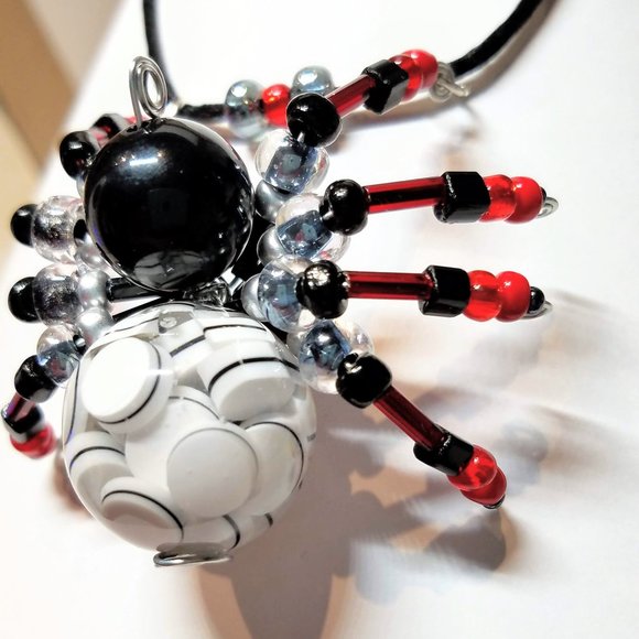 Halloween Spider Necklace, Spooky, Beaded Jewelry, Costume Accessory, Goth Style - Picture 3 of 5